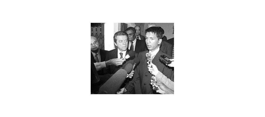 Image:Un mandat d'arrêt international contre Andry Rajoelina !